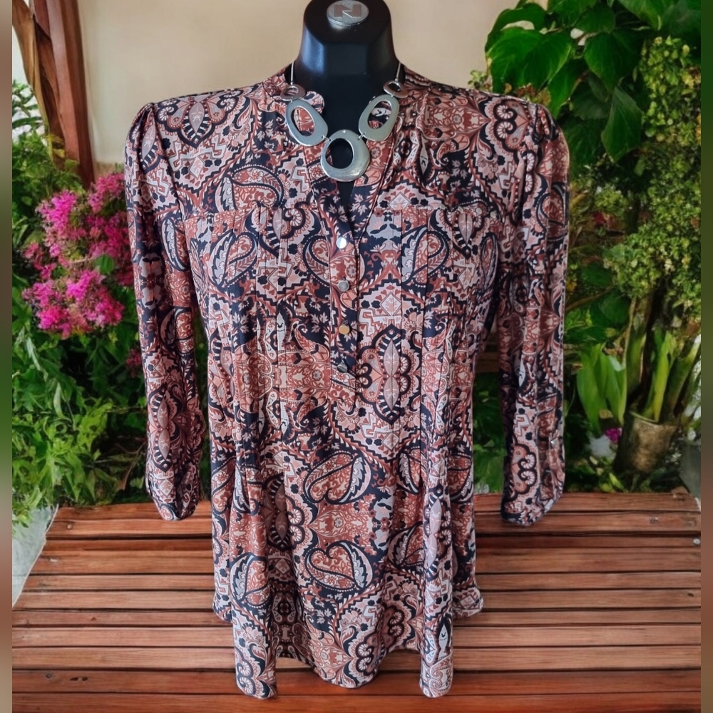 Cocomo Floral 3/4 Length Sleeves Flowy V-Neck Top